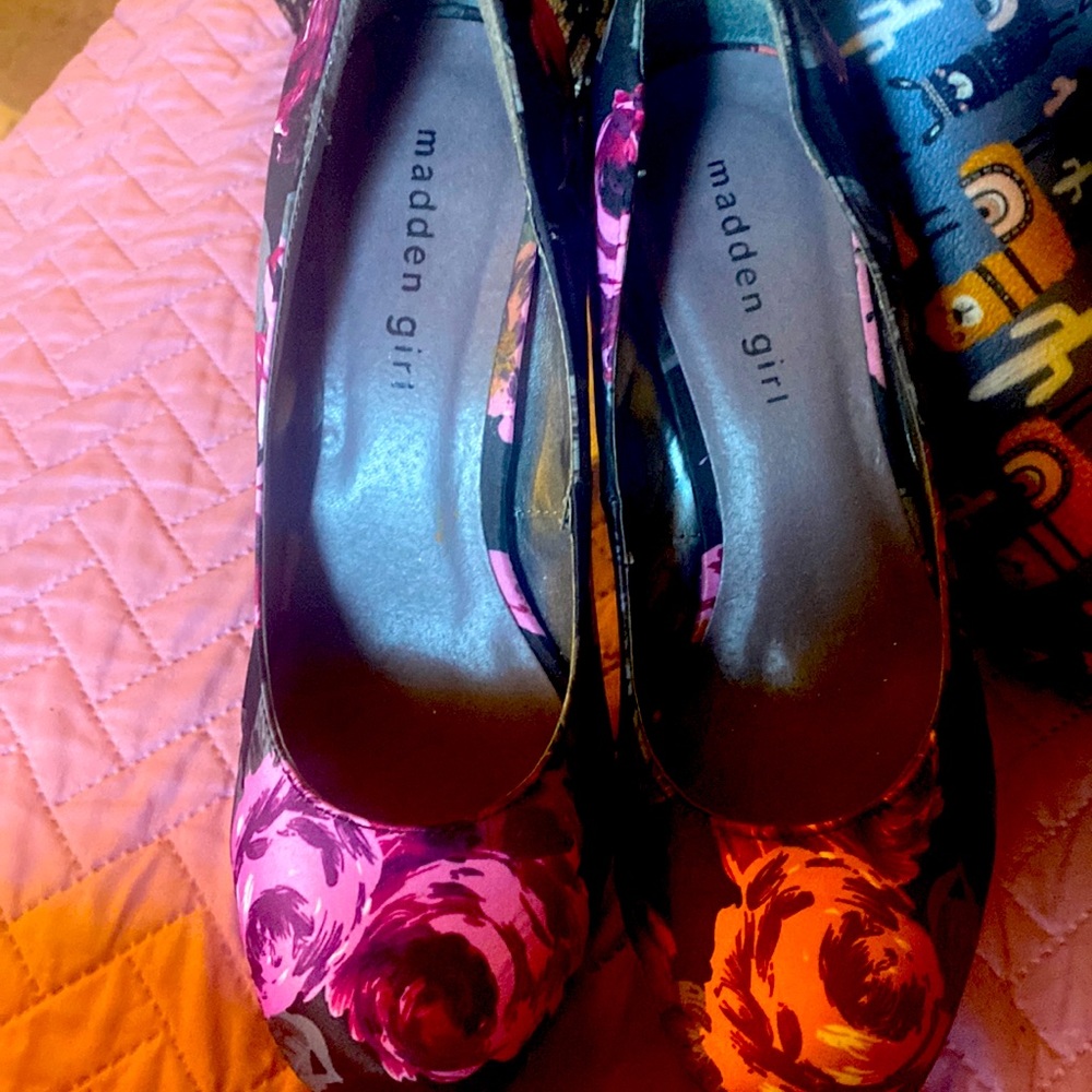 Used women heels 8